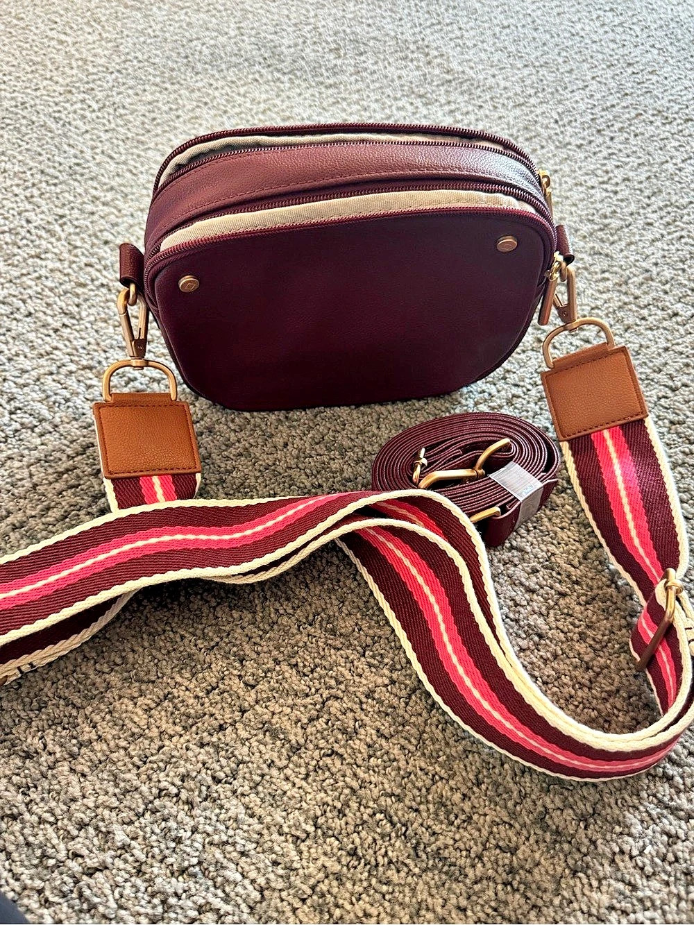 Thirty-One purse with interchangeable strap and matching wristlet  strap for key